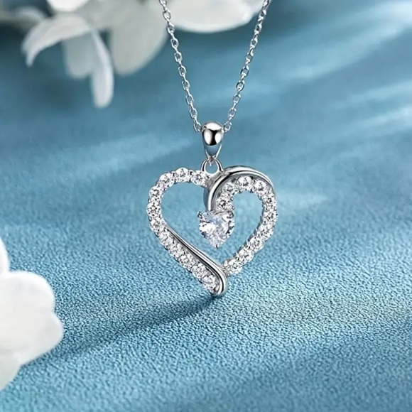 Exquisite Diamond Heart Silver Toned Neckace - Picture 2 of 5